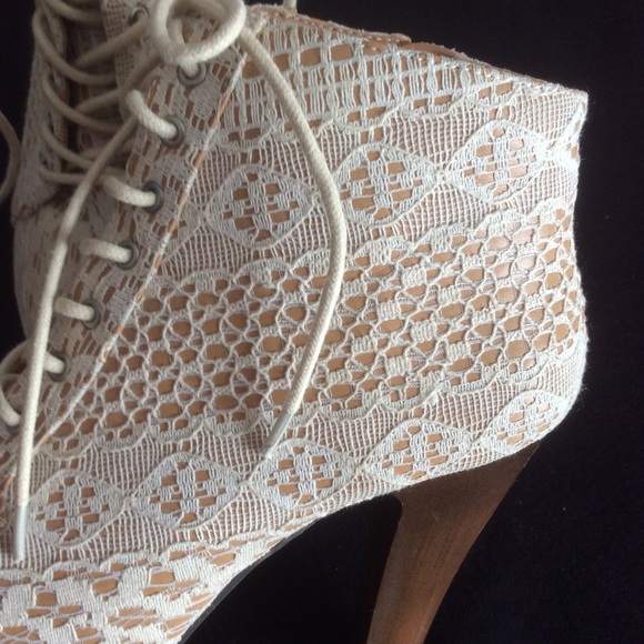 Qupid Lace Platform Heels, Sz 7.5 - Picture 9 of 14
